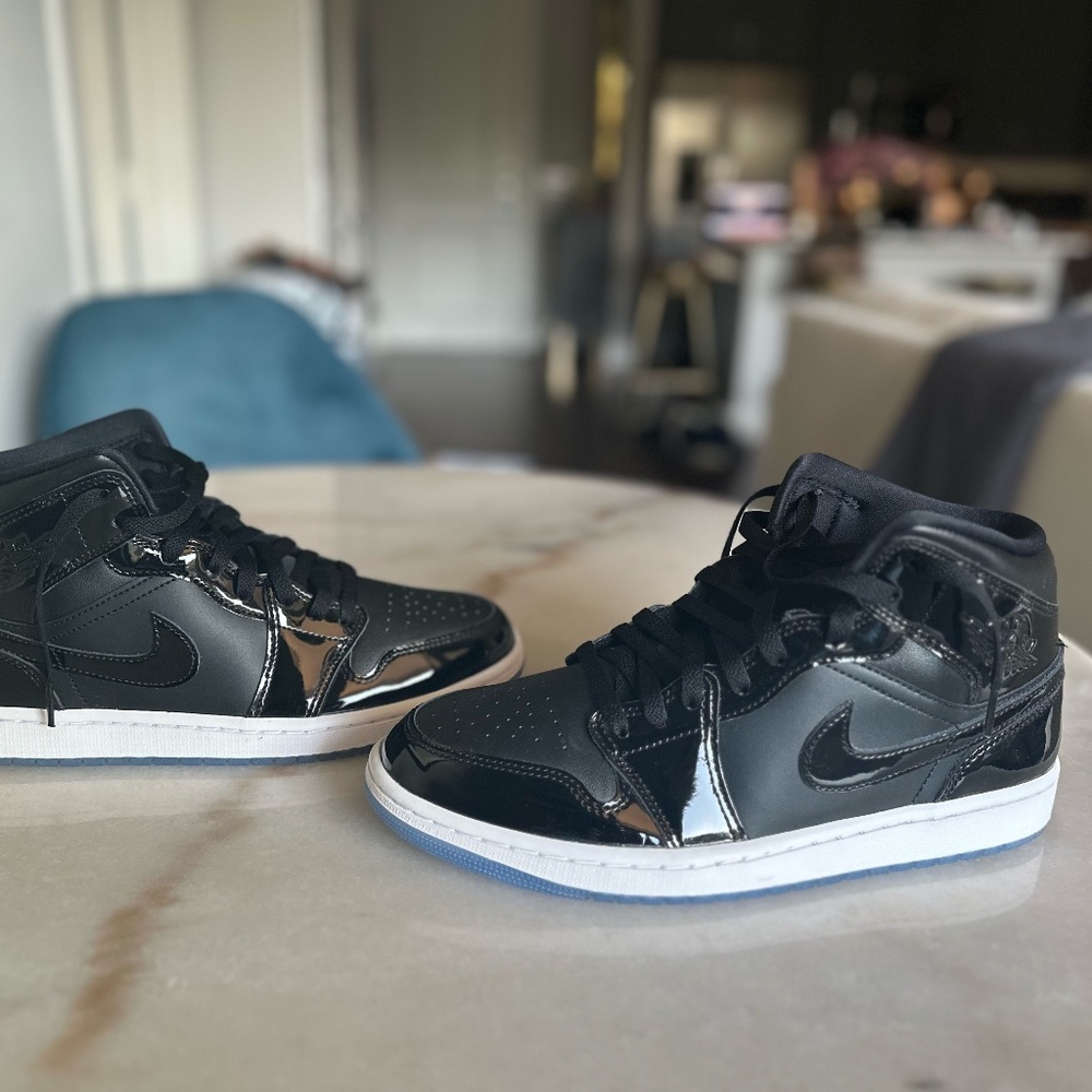 Jordan 1 Mid SE "Black Patent Leather/Dark Concord/White"